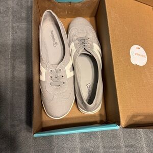 Beartraps Gray and white Slip-On Shoes